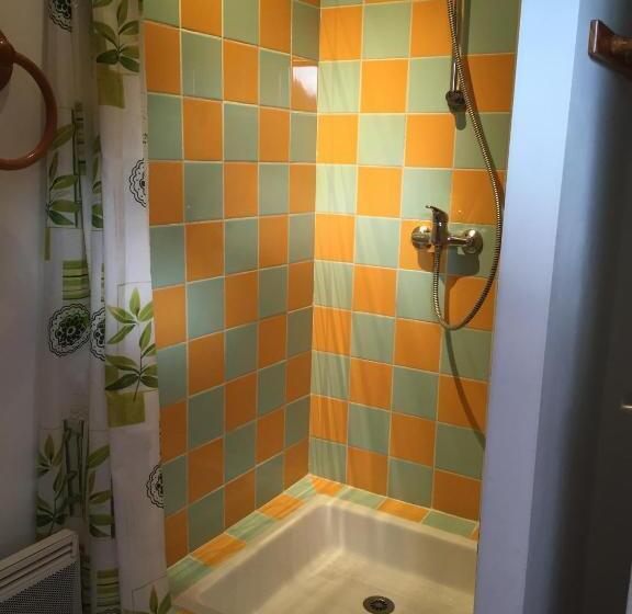 スタンダードトリプルルーム, Les Caves