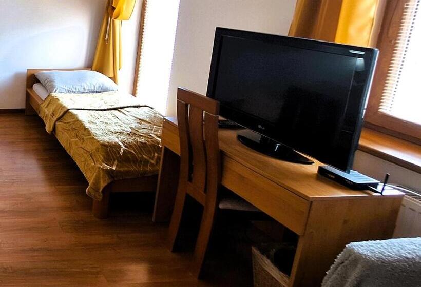 Стандартный внешний трехместный номер с ванной комнатой, Penzión Villa Agnes