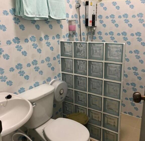 Hegyre Néző Standard Szoba, Pimpa House พิมพาเฮาส์