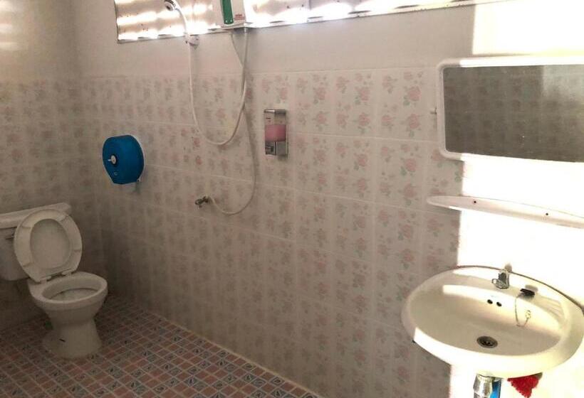 Hegyre Néző Standard Szoba, Pimpa House พิมพาเฮาส์