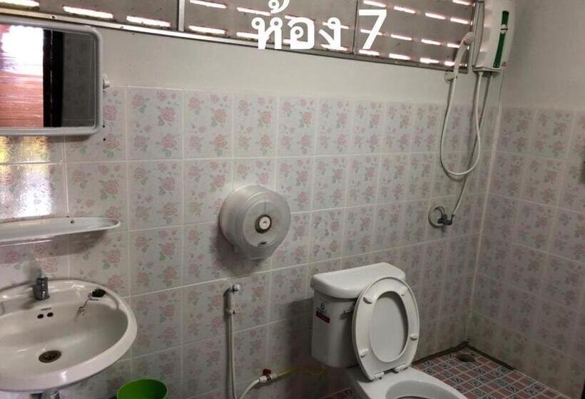 Háromágyas Standard Szoba, Pimpa House พิมพาเฮาส์