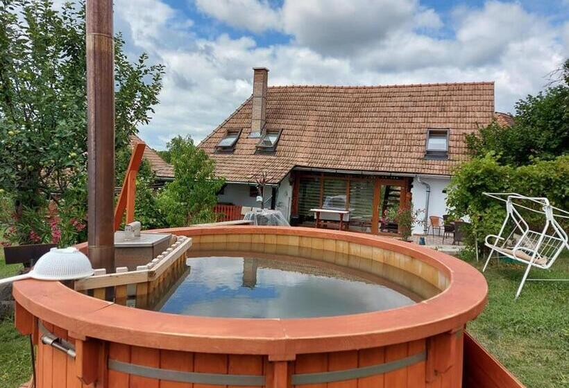 2ベッドルームハウス, Siklód. Csaba Vendégház