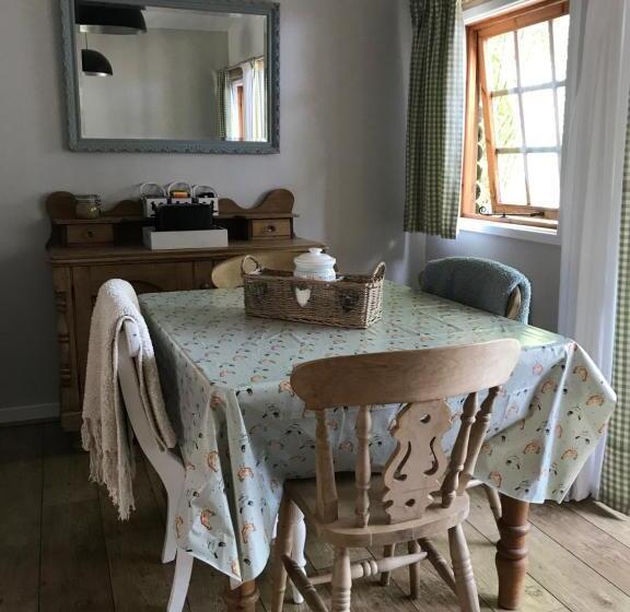 إستوديو قياسى, Stapehill Lodge B&b