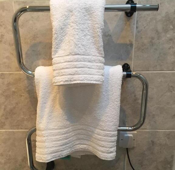 إستوديو قياسى, Stapehill Lodge B&b