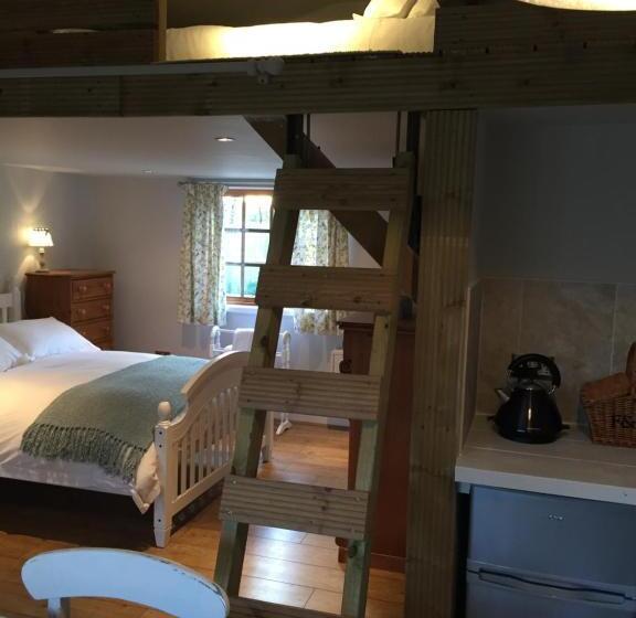 إستوديو قياسى, Stapehill Lodge B&b