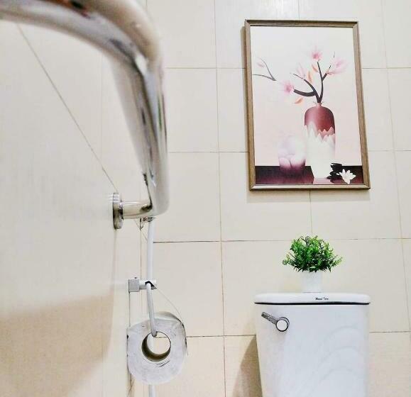 חדר אקזקיוטיב לשלושה, Vg Pension And Residences