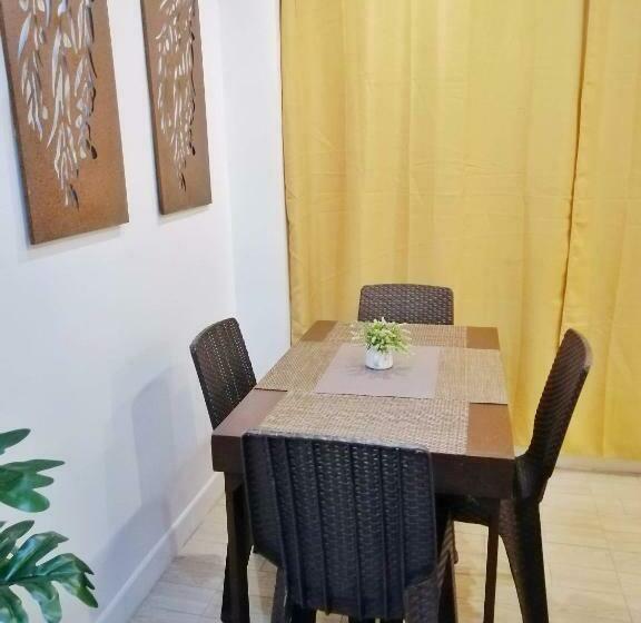 חדר אקזקיוטיב לשלושה, Vg Pension And Residences