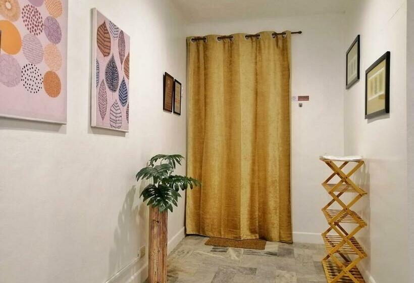 חדר אקזקיוטיב לשלושה, Vg Pension And Residences