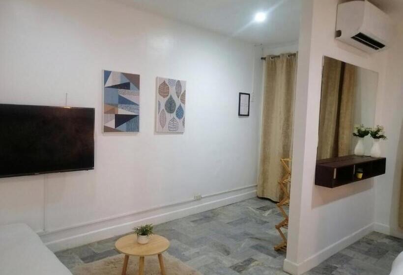 חדר אקזקיוטיב לשלושה, Vg Pension And Residences