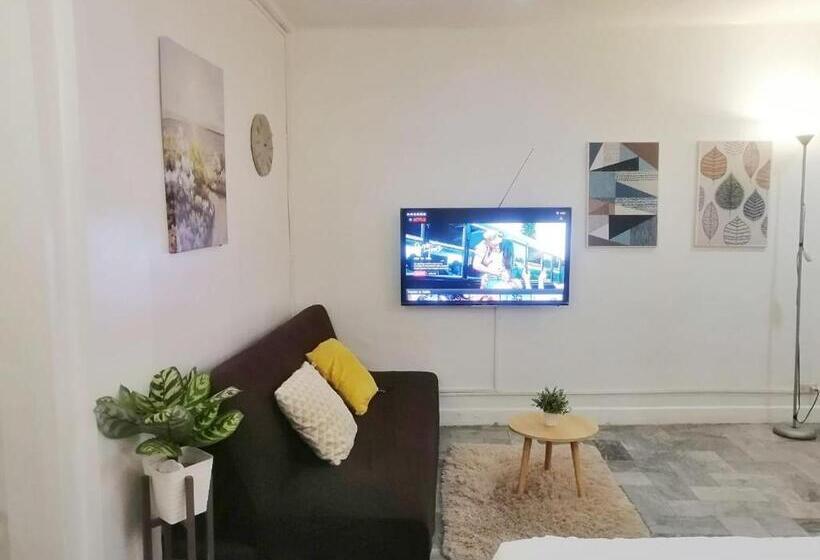 חדר אקזקיוטיב לשלושה, Vg Pension And Residences