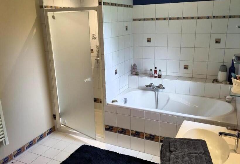 Standard room with outdoor bath, B&b Chez Frédérique Et Norbert