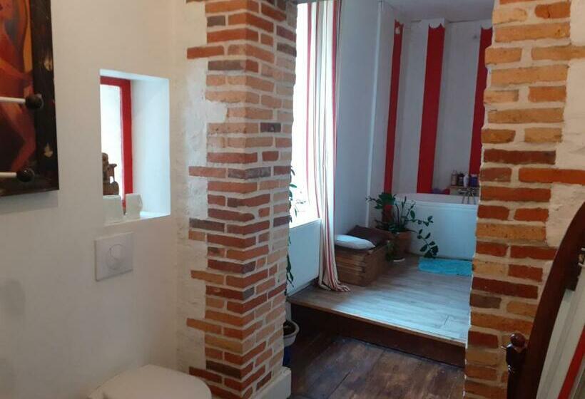 Номер Стандарт Вид на Сад, Ancien Presbytère