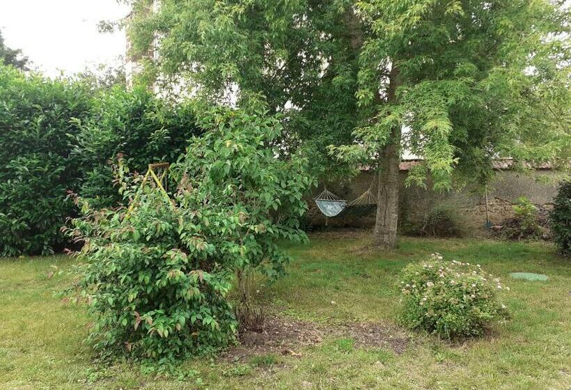 Номер Стандарт Вид на Сад, Ancien Presbytère