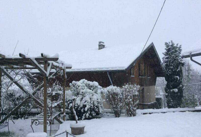 غرفة قياسية ثلاثية, Au Refuge De Blanche