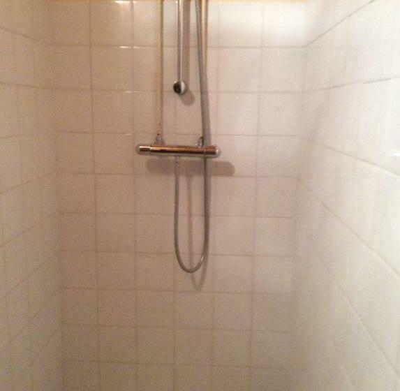 غرفة قياسية رباعية, Au Refuge De Blanche