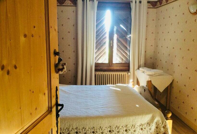 غرفة قياسية مطلة على الجبل, Au Refuge De Blanche