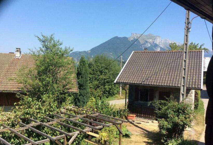 غرفة قياسية مطلة على الجبل, Au Refuge De Blanche