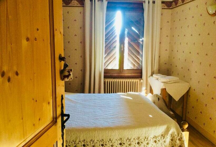 غرفة قياسية مطلة على الجبل, Au Refuge De Blanche