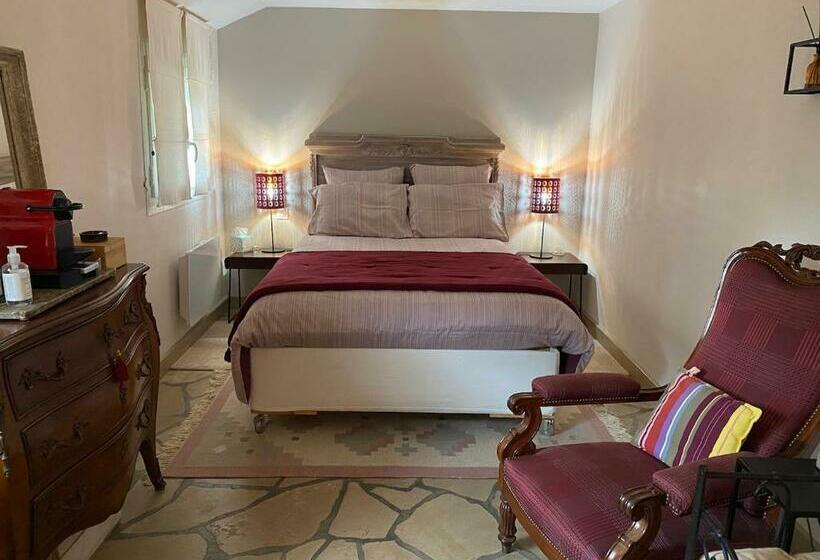 جناح مطلّ علي الحديقة, Le Chemin Du Village