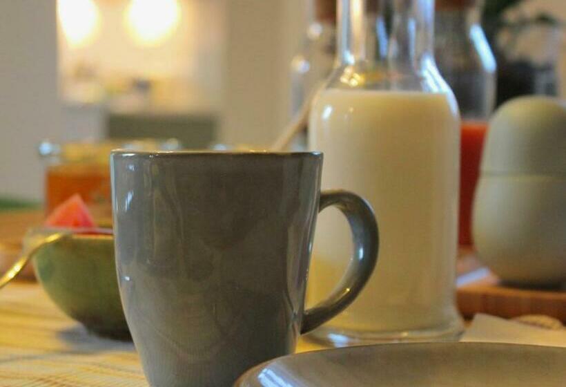 جناح مطلّ علي الحديقة, Le Chemin Du Village