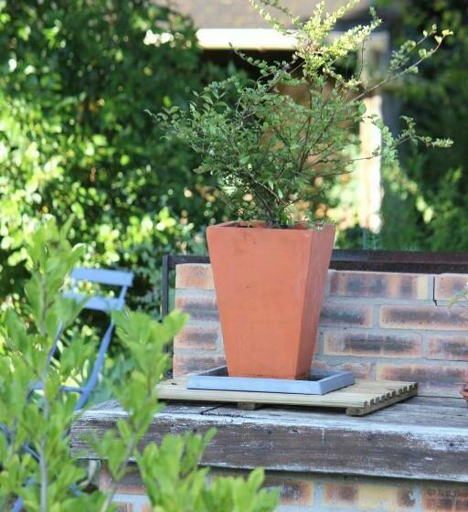 جناح مطلّ علي الحديقة, Le Chemin Du Village