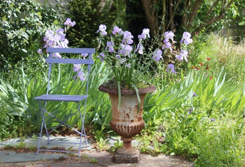 جناح مطلّ علي الحديقة, Le Chemin Du Village