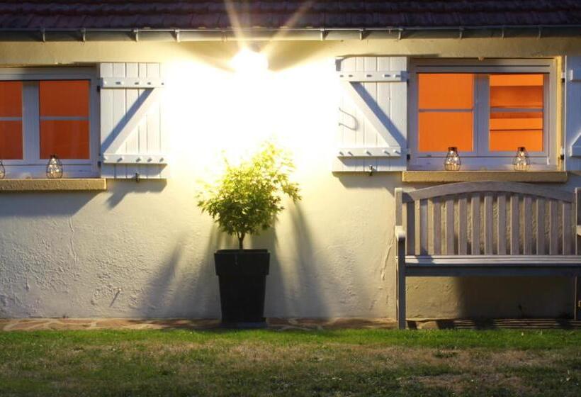 جناح مطلّ علي الحديقة, Le Chemin Du Village