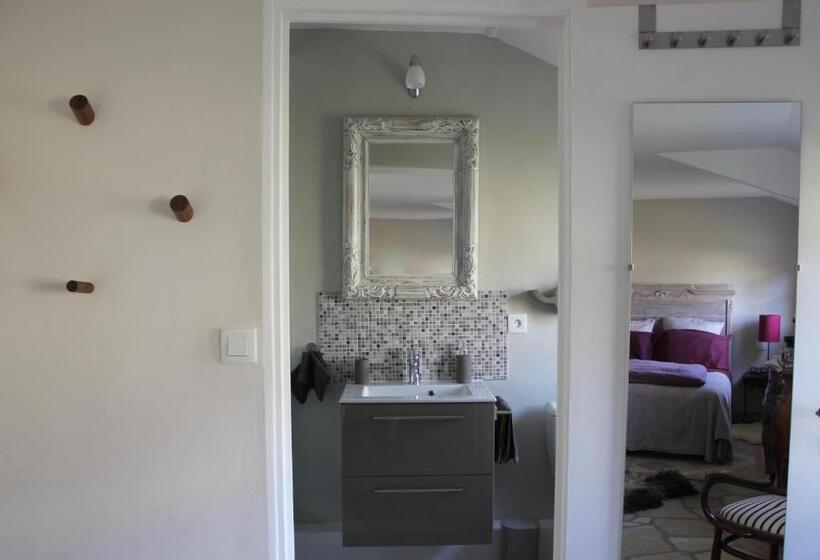 جناح مطلّ علي الحديقة, Le Chemin Du Village