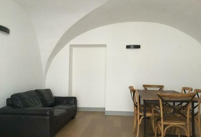 低层单卧公寓, Les Quatre Provinces D Irlande