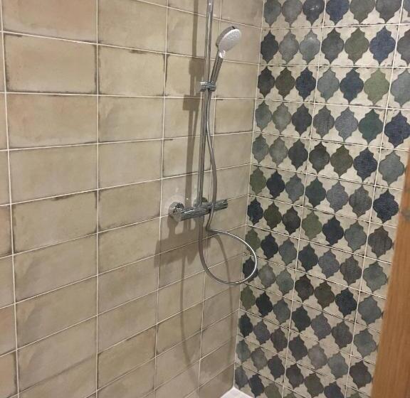 غرفة قياسية مزوَّدة بجاكوزي, Les Yourtes De Provence