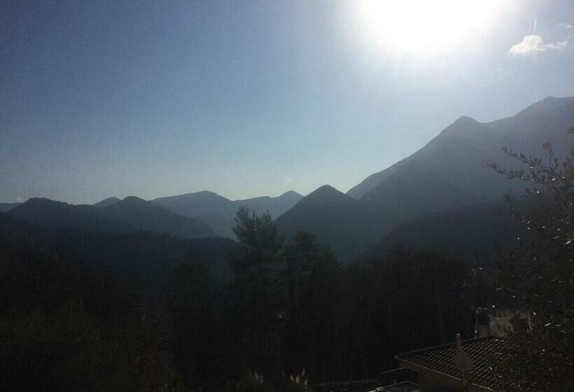 جناح مطلّ علي الجبل, Villa Charlene