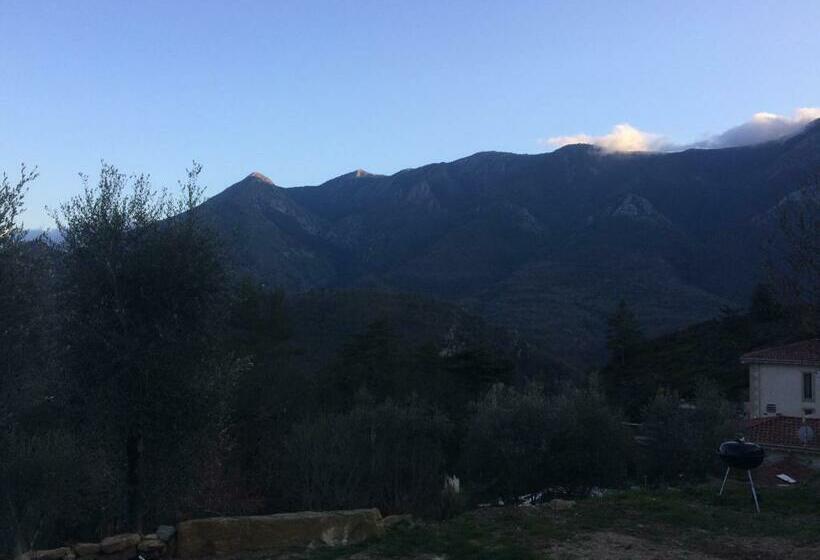 جناح مطلّ علي الجبل, Villa Charlene