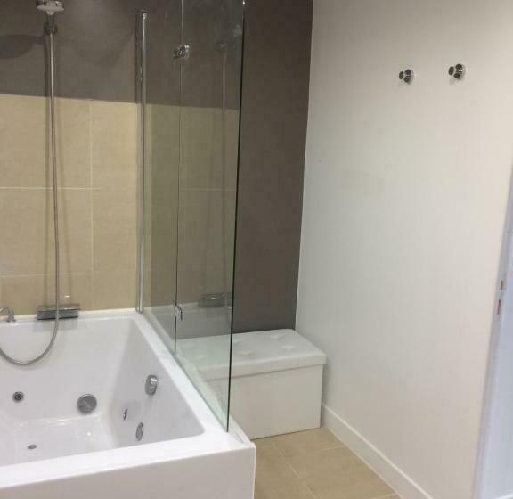 جناح مطلّ علي الجبل, Villa Charlene