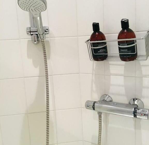 Апартаменты 2 Спальни, Bed & Breakfast Chez Lips