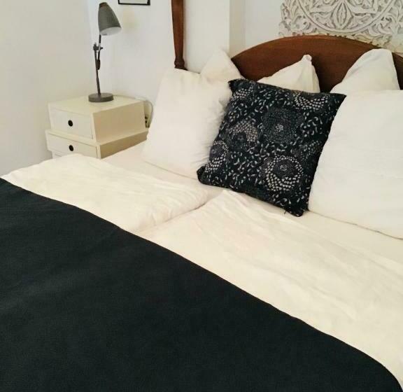 Апартаменты 2 Спальни, Bed & Breakfast Chez Lips