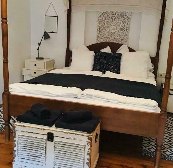 Апартаменты 2 Спальни, Bed & Breakfast Chez Lips