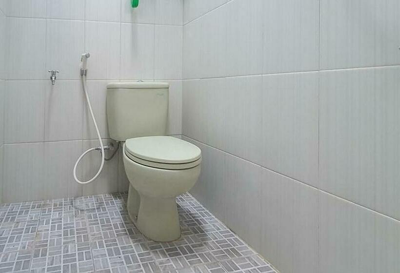 חדר סטנדרט, Angrumba Family Homestay Near Rsud Caruban Mitra Reddoorz