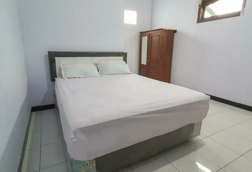 エコノミールーム, Angrumba Family Homestay Near Rsud Caruban Mitra Reddoorz