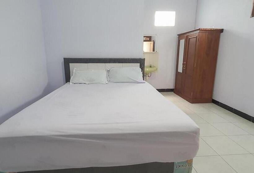이코노미 룸, Angrumba Family Homestay Near Rsud Caruban Mitra Reddoorz