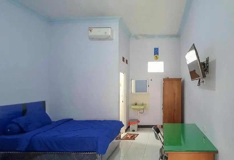 エコノミールーム, Angrumba Family Homestay Near Rsud Caruban Mitra Reddoorz