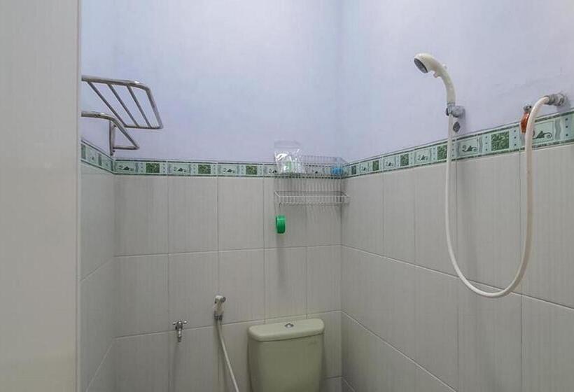 이코노미 룸, Angrumba Family Homestay Near Rsud Caruban Mitra Reddoorz