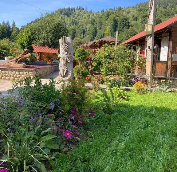 Дом 3 Спальни, хата різьбяра закуток