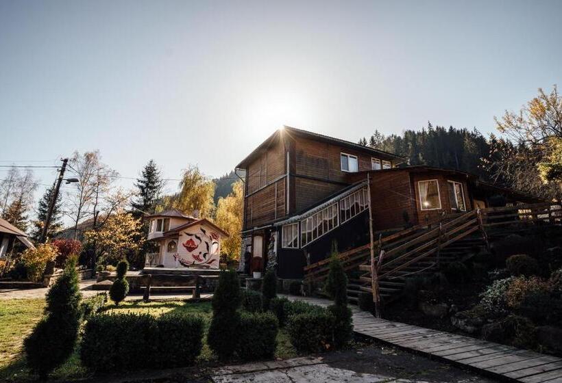 Дом 3 Спальни, хата різьбяра закуток