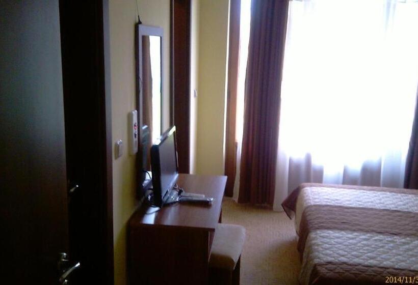 Perhehuone, вила дъбовец