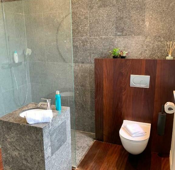 수피리어 룸, Tuss