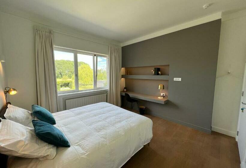 수피리어 룸, Tuss