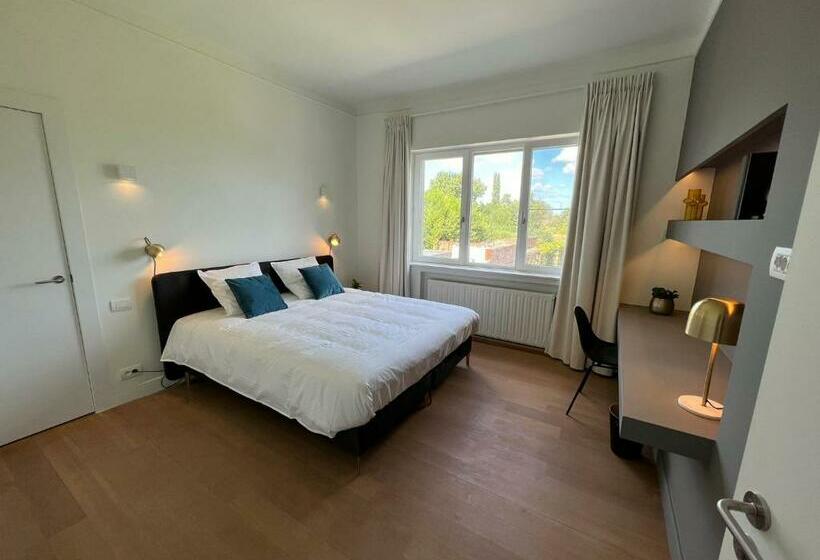 수피리어 룸, Tuss