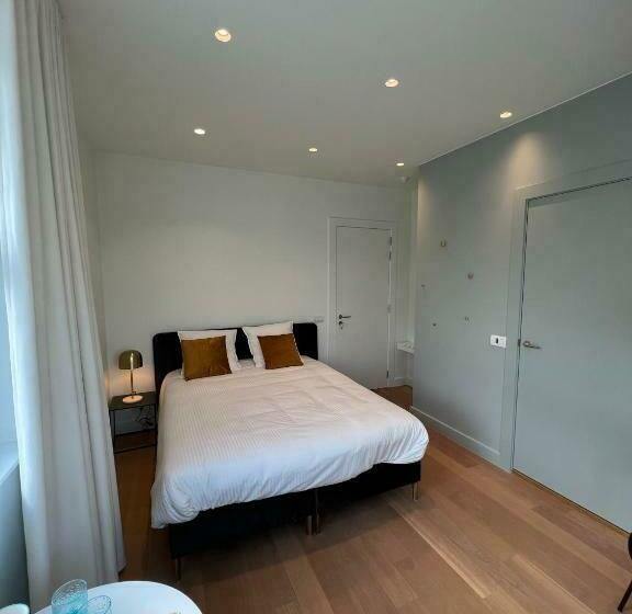 스탠다드 룸, Tuss