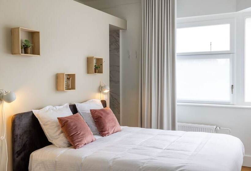 스탠다드 룸, Tuss