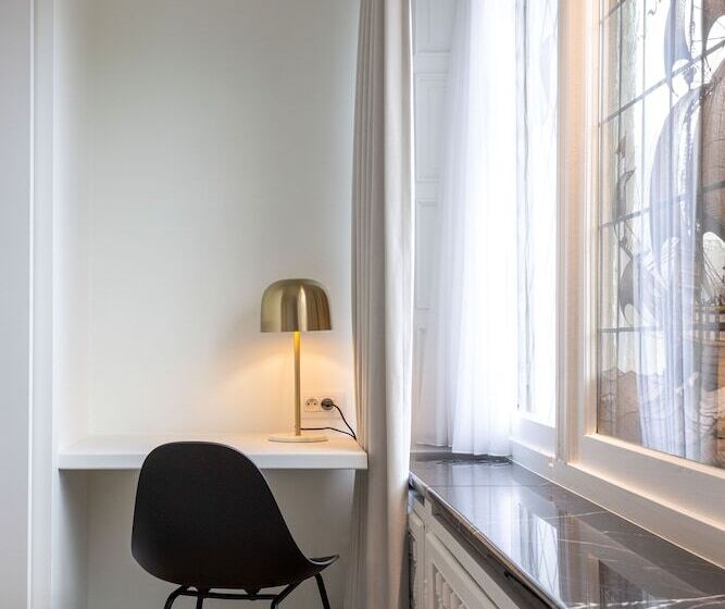 스탠다드 룸, Tuss